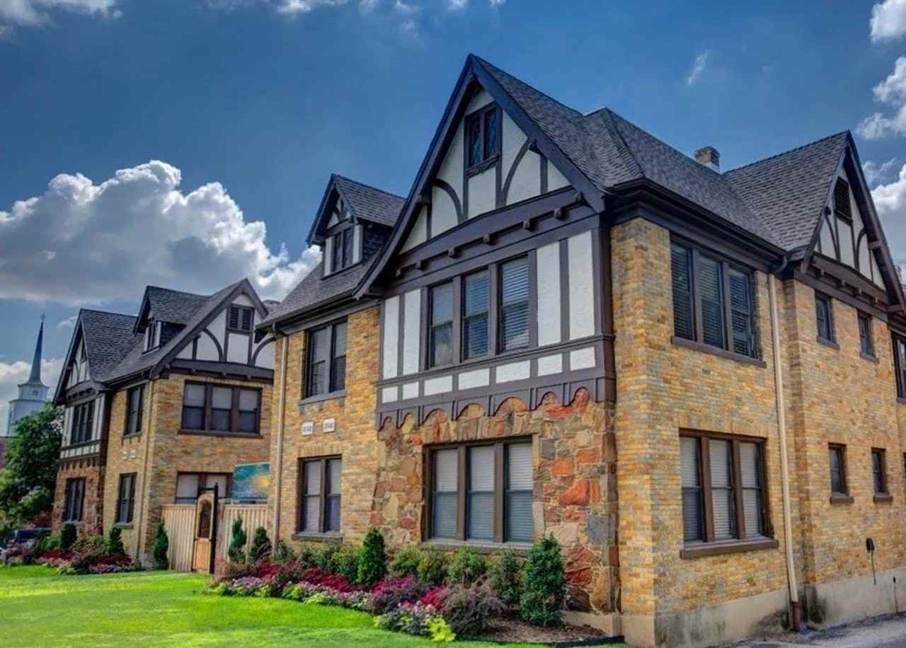 Historic Elegance, Move - Photo 2 of 14