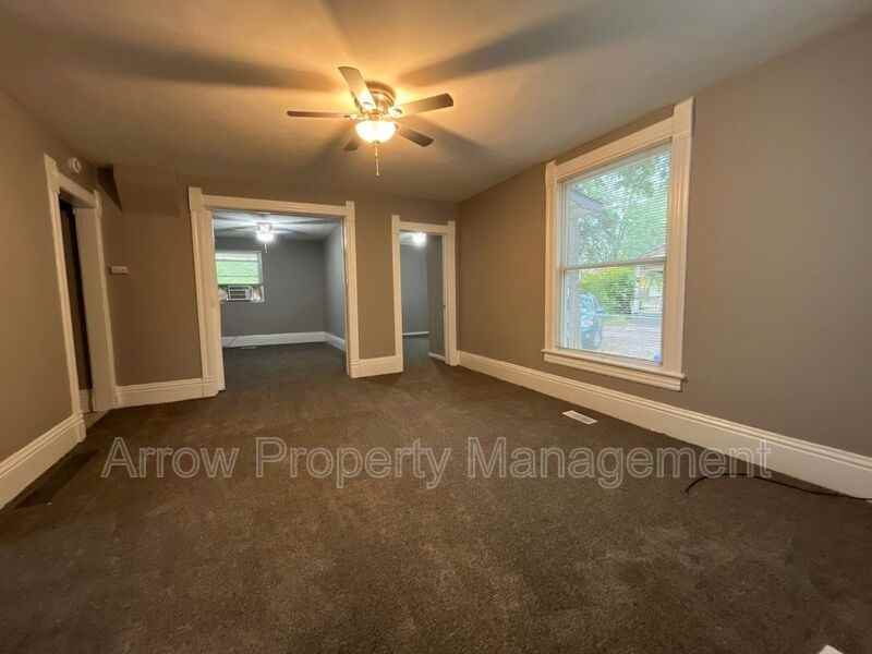 445 N 25th St #1 - Photo 4 of 13