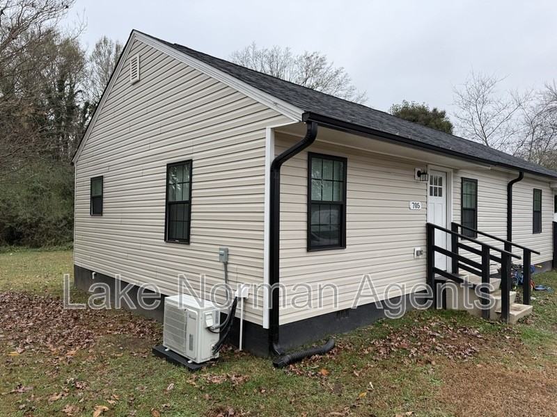 705 N Main St - Photo 2 of 10