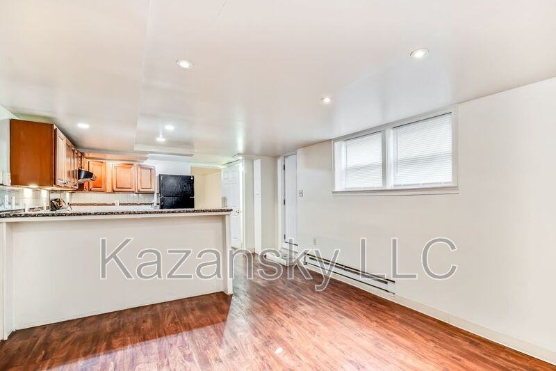 4901 N 18th St #G - Photo 3 of 10