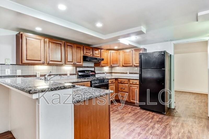 4901 N 18th St #G - Photo 4 of 10