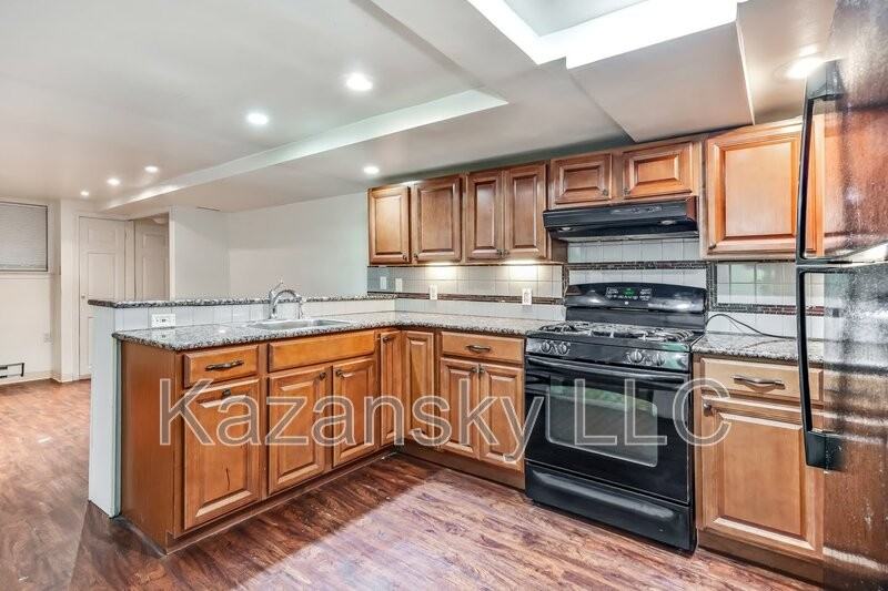 4901 N 18th St #G - Photo 5 of 10