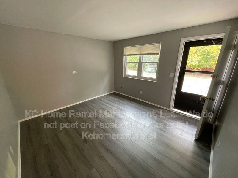 2214 Ne 77th St - Photo 4 of 15