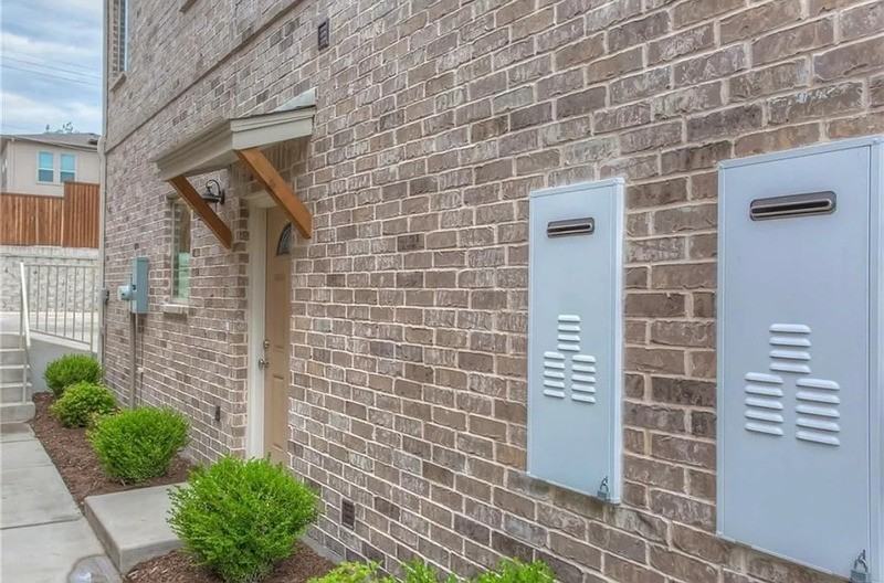 2732 Sandage Ave - Photo 3 of 16