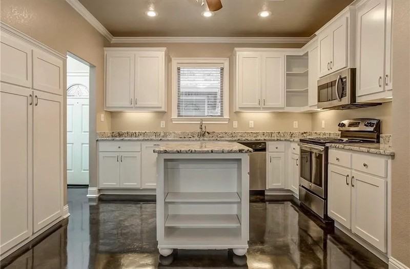 2732 Sandage Ave - Photo 4 of 16