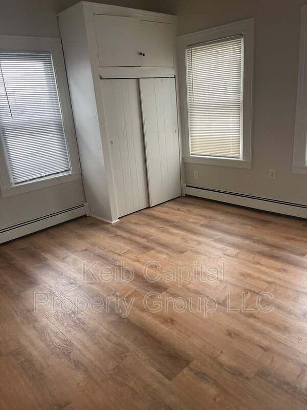 7 Oak St #1 - Photo 3 of 5