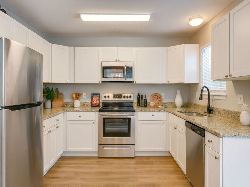 829 Sw Highland Ave - Photo 3 of 27