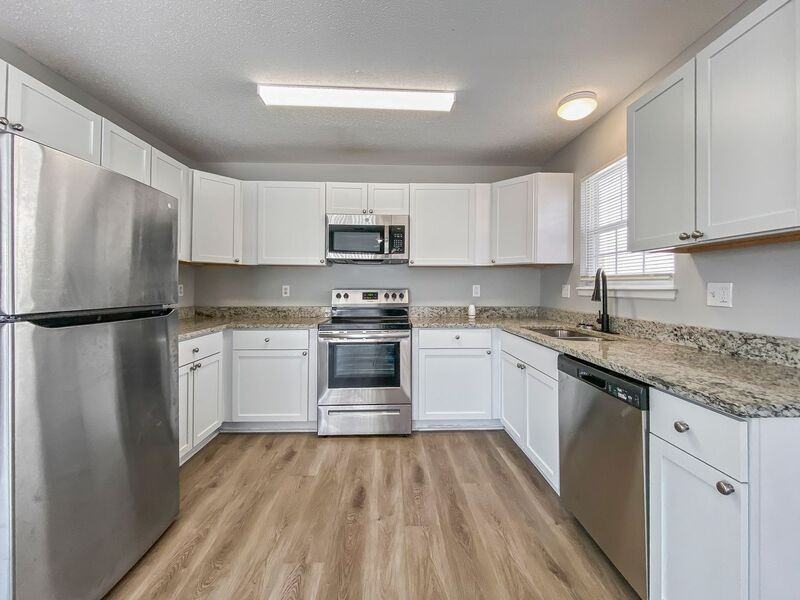 829 Sw Highland Ave - Photo 4 of 27