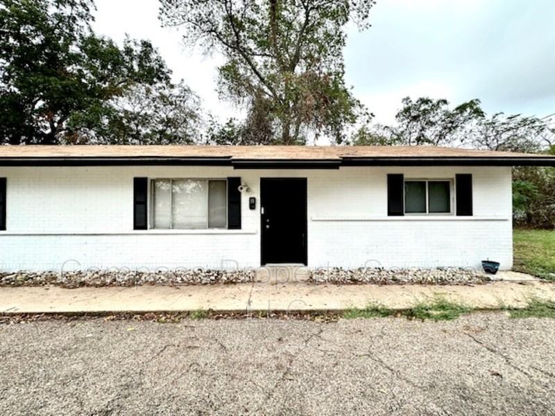 1120 Elm Ave Unit B - Photo 3 of 13