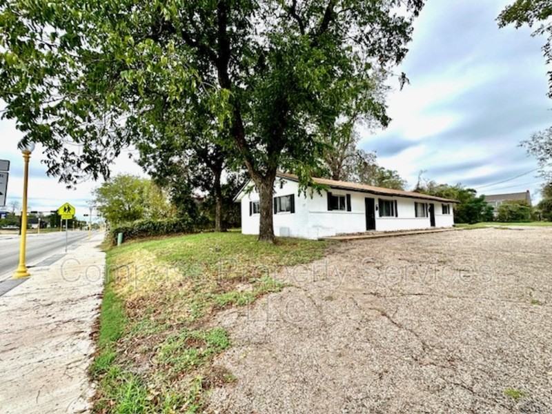 1120 Elm Ave Unit B - Photo 4 of 13