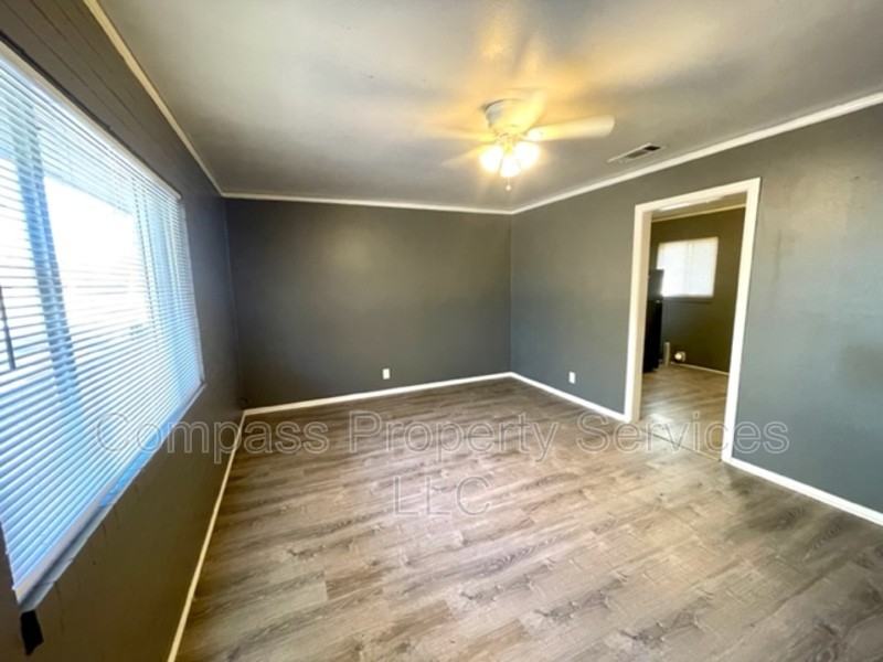 1120 Elm Ave Unit B - Photo 7 of 13