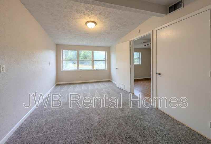 5814 Legrande St W - Photo 7 of 18