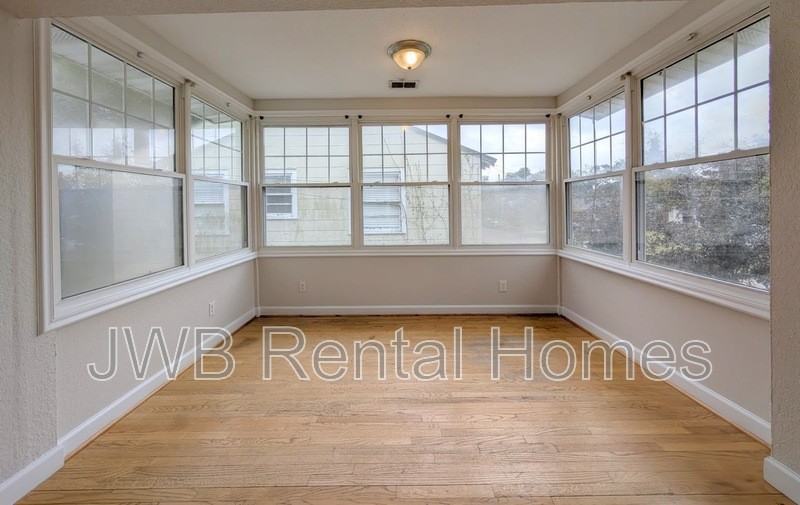 1377 Ingleside Ave #B - Photo 6 of 15