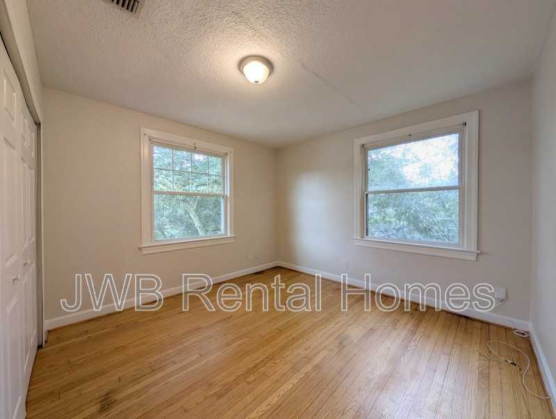 1377 Ingleside Ave #B - Photo 7 of 15