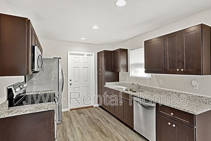 1419 Mcconihe St - Photo 2 of 16