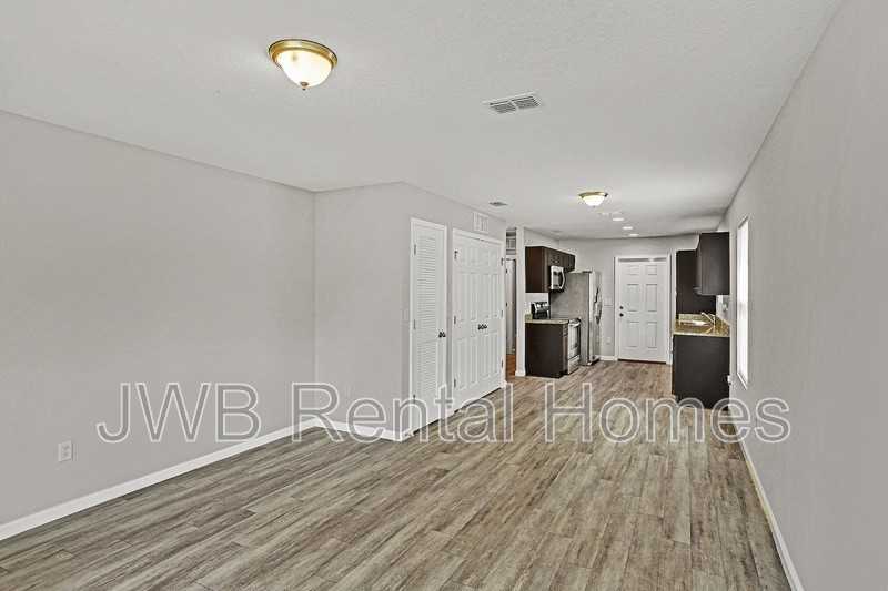 1419 Mcconihe St - Photo 4 of 16