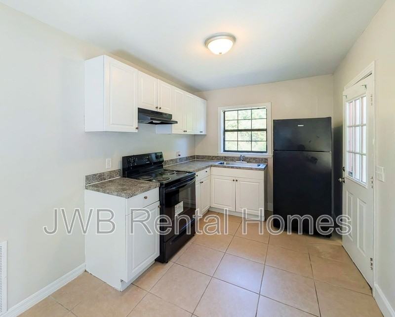 3515 Stillman St - Photo 3 of 11