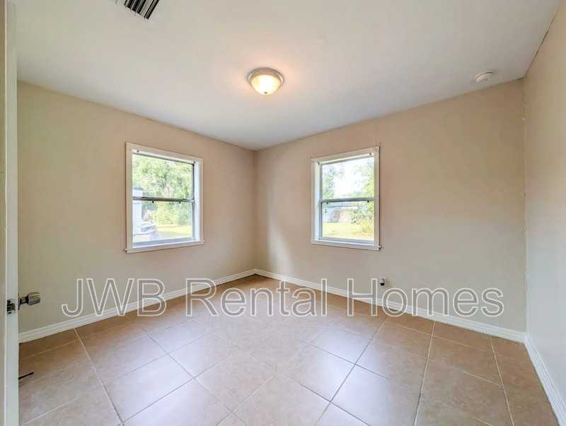 3515 Stillman St - Photo 5 of 11