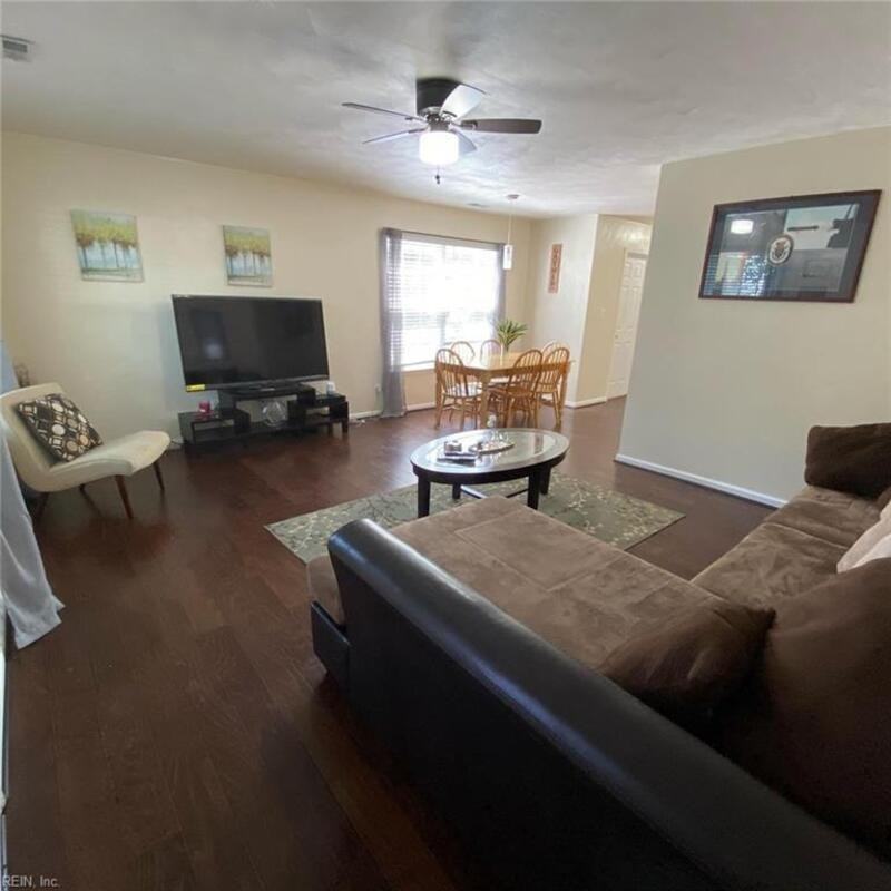 4136 Everett St - Photo 4 of 22