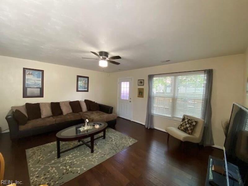 4136 Everett St - Photo 5 of 22