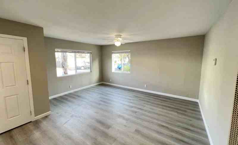 808 Adams Street - Photo 4 of 6