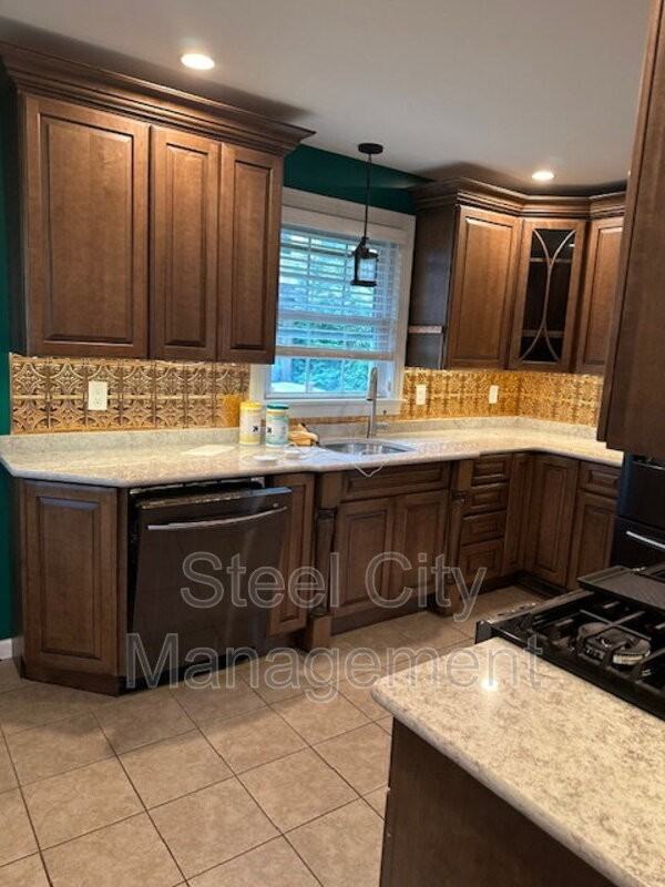 851 Kennedy Street - Photo 3 of 8