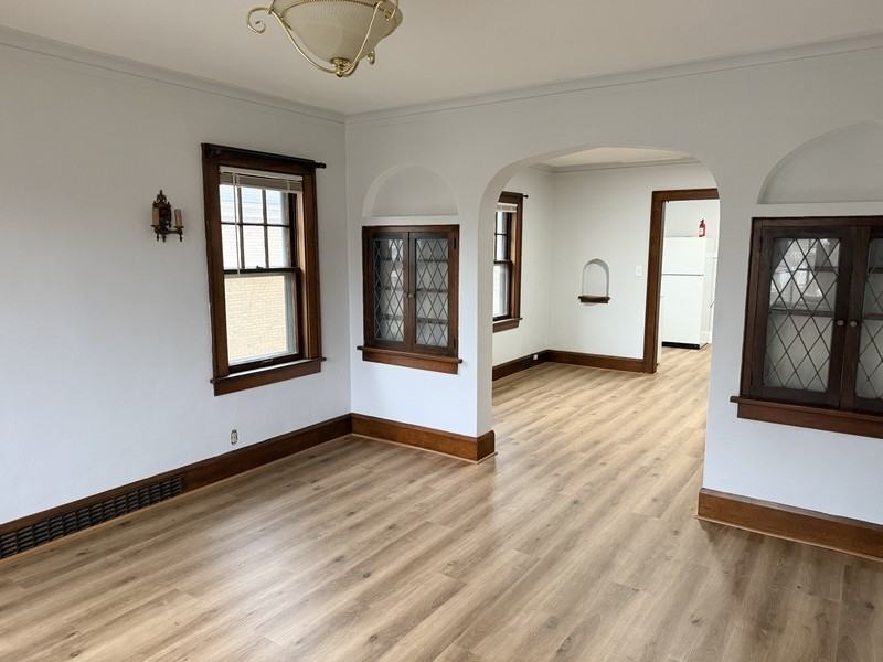 907 15th St - Photo 2 of 18