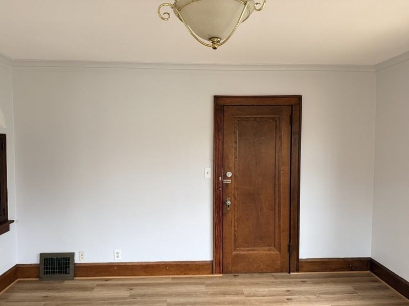 907 15th St - Photo 4 of 18