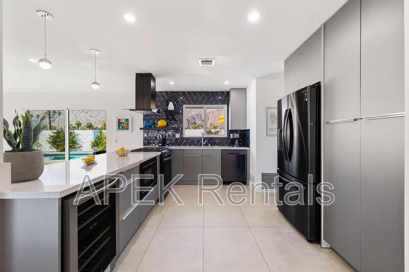 945 North Buttonwillow Circle - Photo 4 of 50