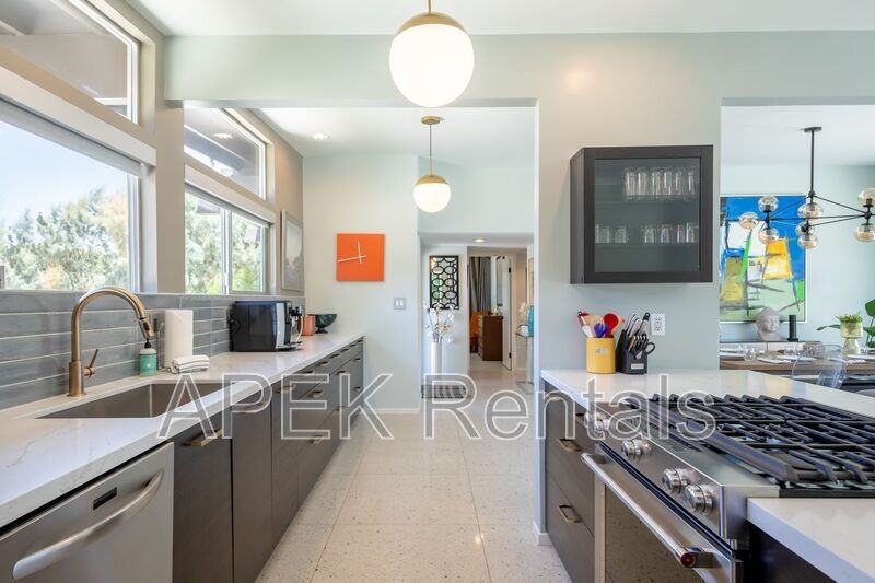 2204 Acacia Rd W - Photo 4 of 50