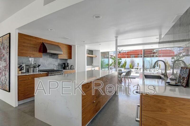 3133 North Sunnyview Drive - Photo 5 of 50