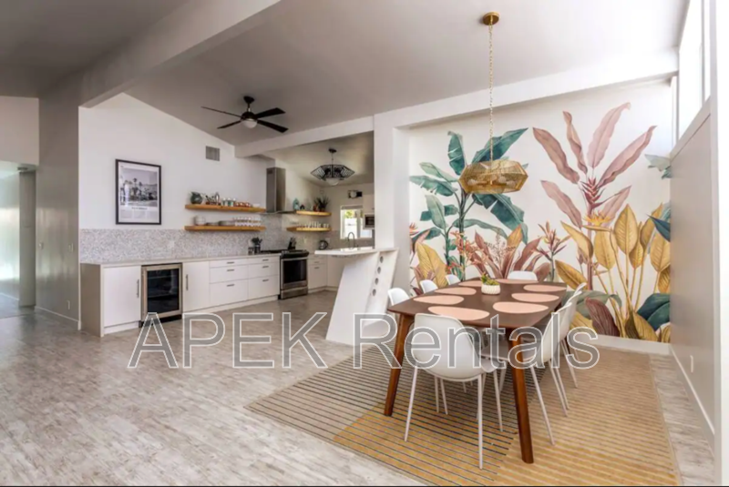 547 N Sunrise Way - Photo 5 of 33