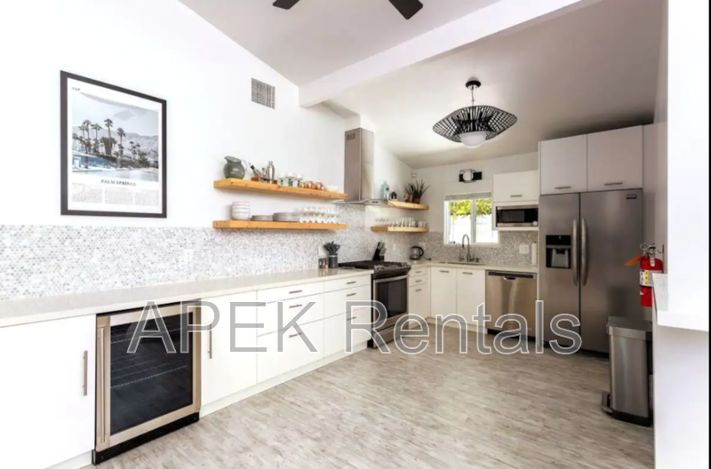 547 N Sunrise Way - Photo 6 of 33