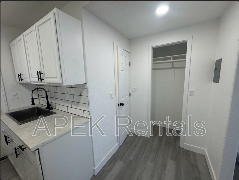 2231 N Palm Canyon Dr #5 - Photo 2 of 8