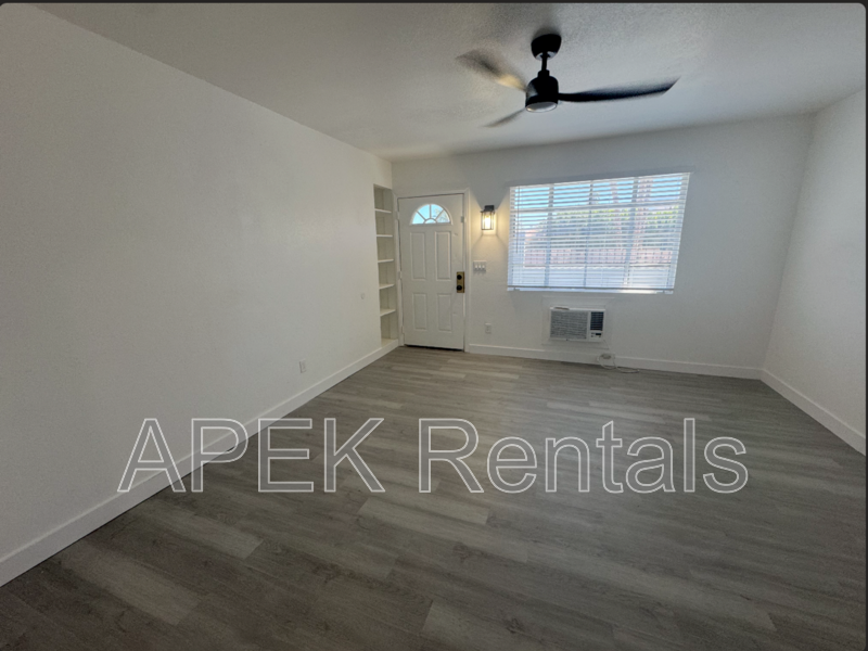 2231 N Palm Canyon Dr #5 - Photo 3 of 8