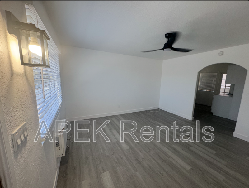 2231 N Palm Canyon Dr #5 - Photo 6 of 8