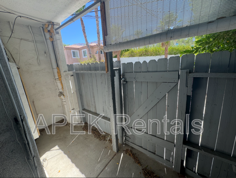 2231 N Palm Canyon Dr #5 - Photo 7 of 8