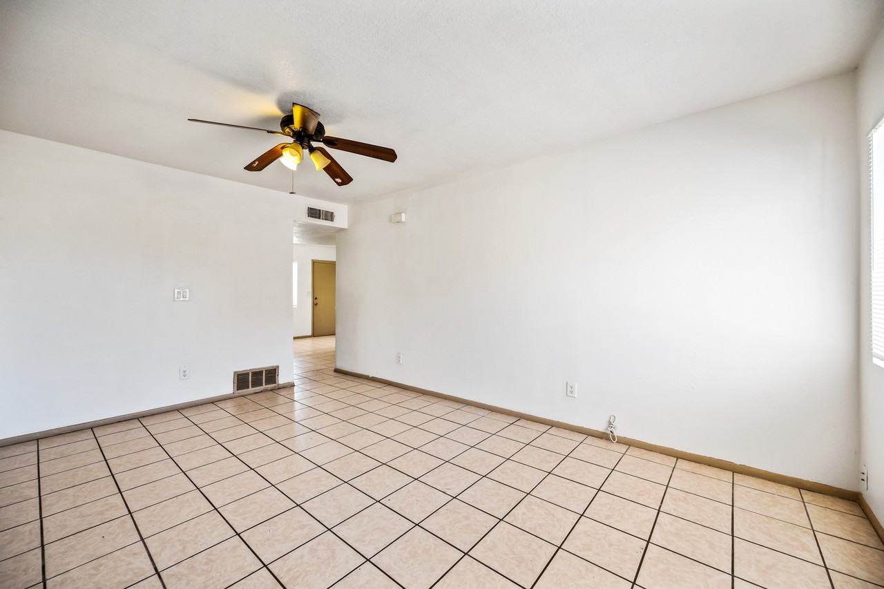 336 West 5th Place - Photo 3 of 11