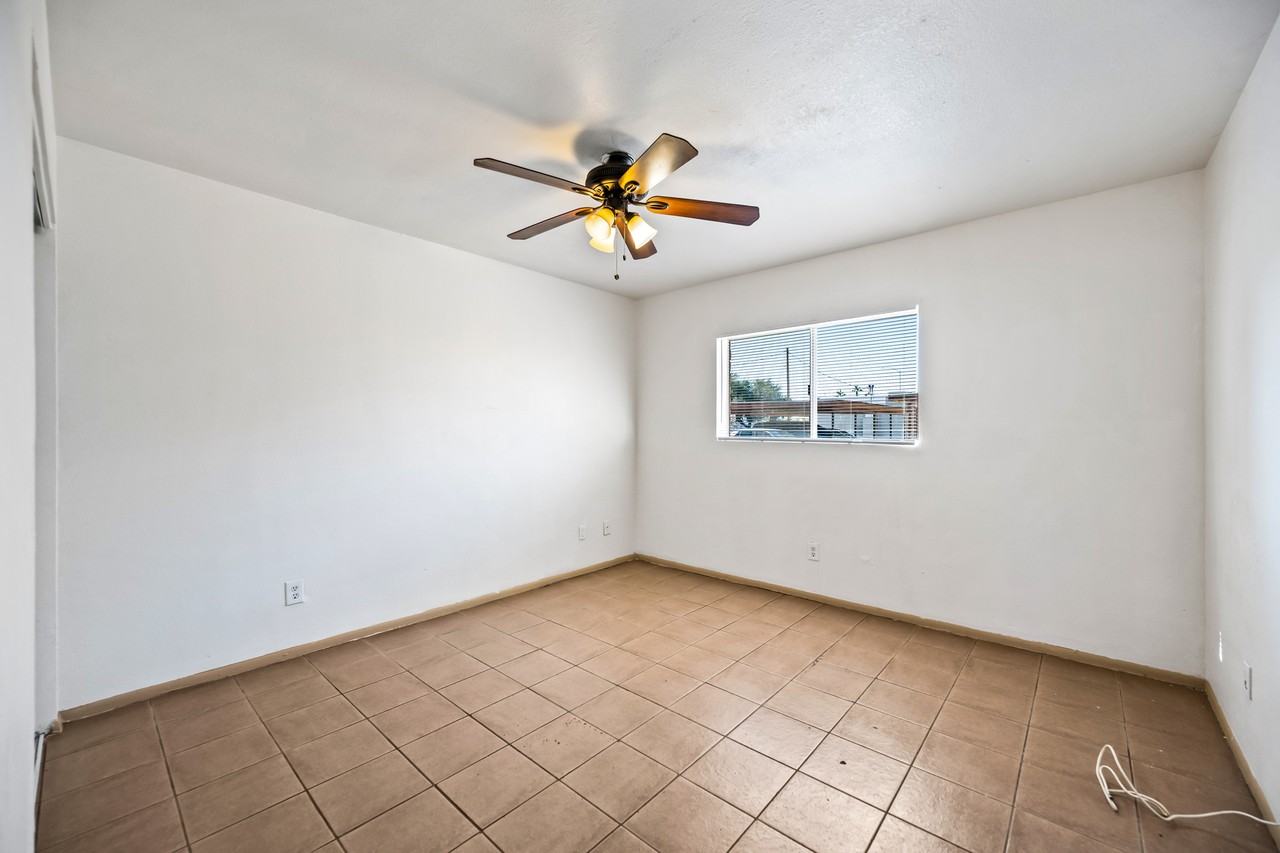 336 West 5th Place - Photo 5 of 11