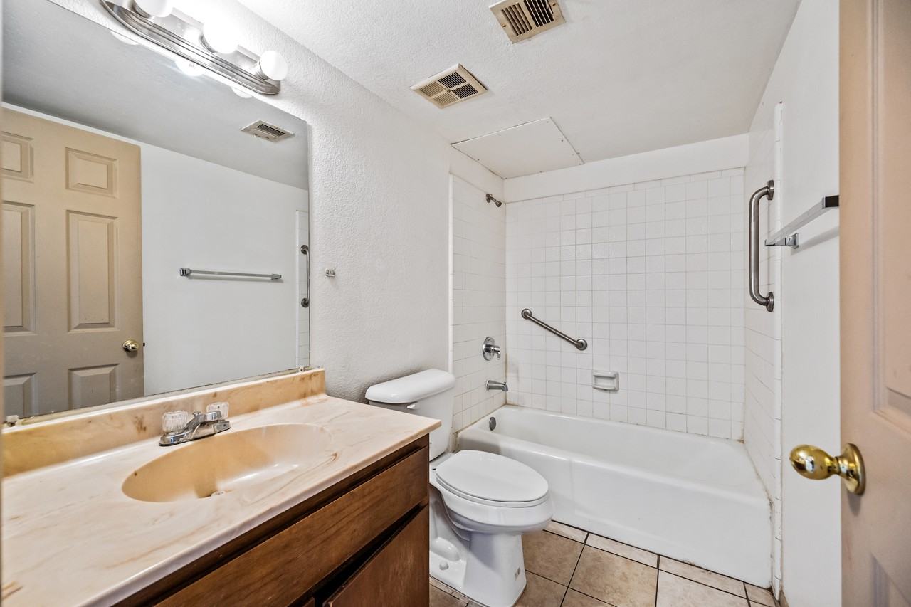 336 West 5th Place - Photo 7 of 11