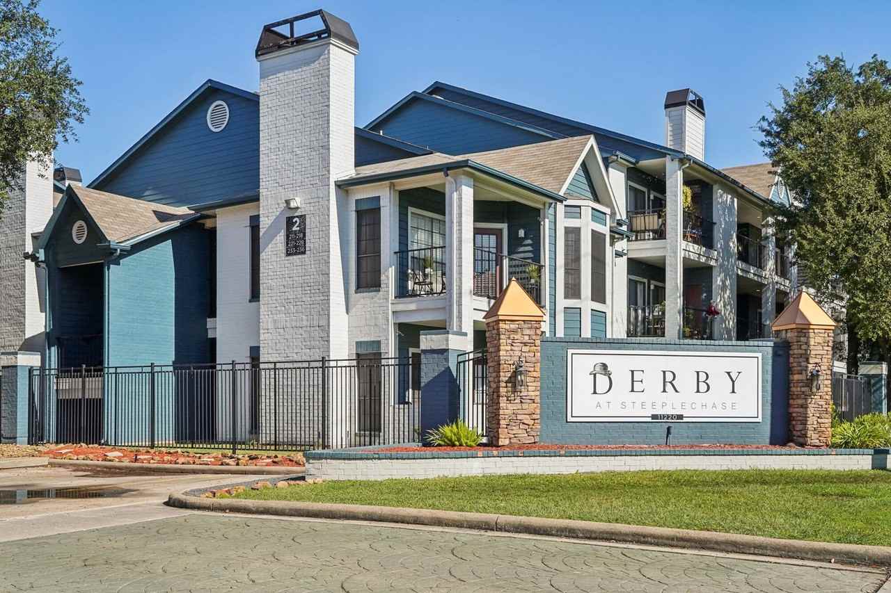 Derby at Steeplechase - Photo 7 of 47