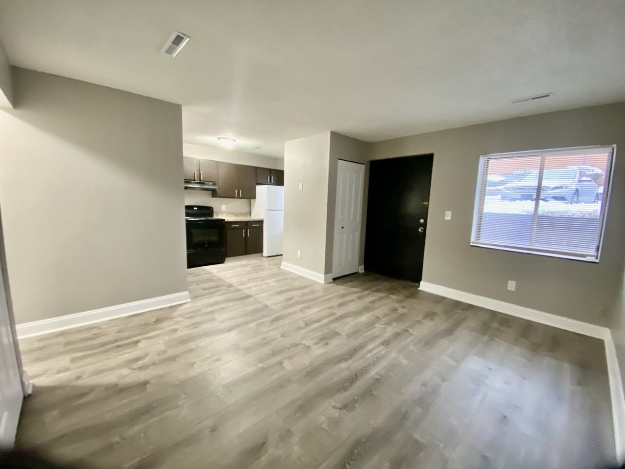 2595 Terrace Avenue - Photo 3 of 12