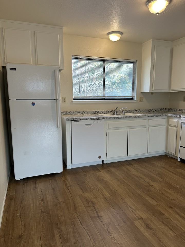 2102 Corby Avenue - Photo 5 of 14