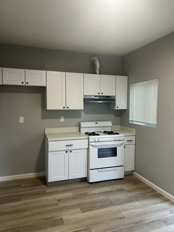 430 South Washington Street - Photo 6 of 10