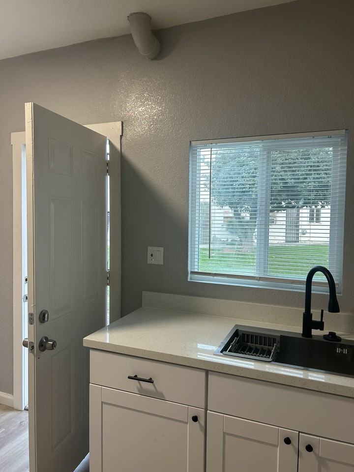 430 South Washington Street - Photo 7 of 10