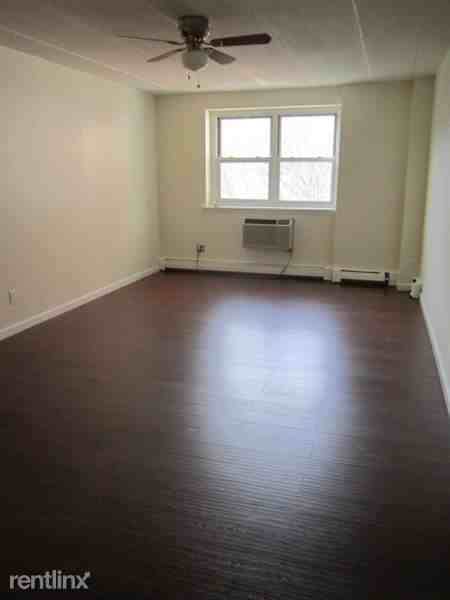 Hyde Park - Studio - Photo 2 of 5