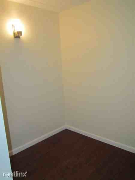 Hyde Park - Studio - Photo 3 of 5