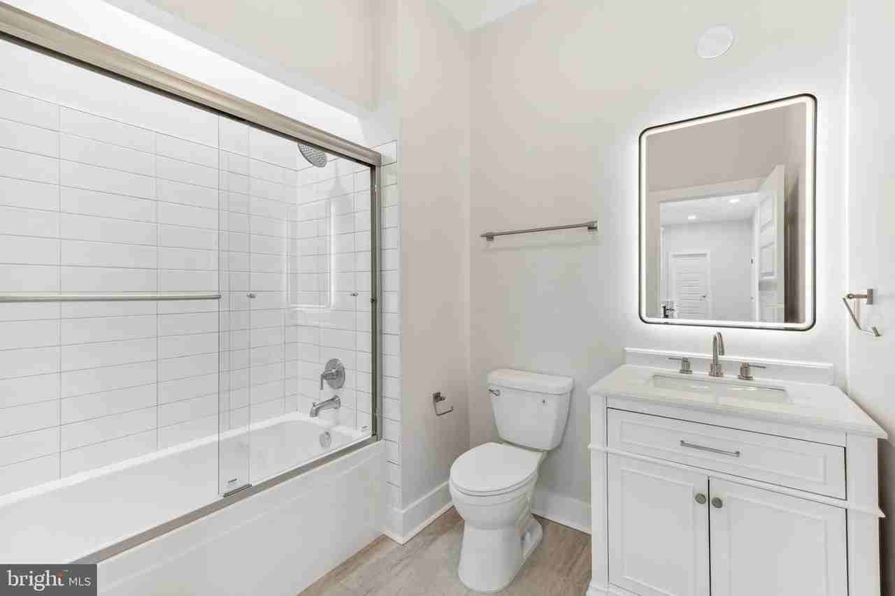 515 East Washington Street - Photo 3 of 17