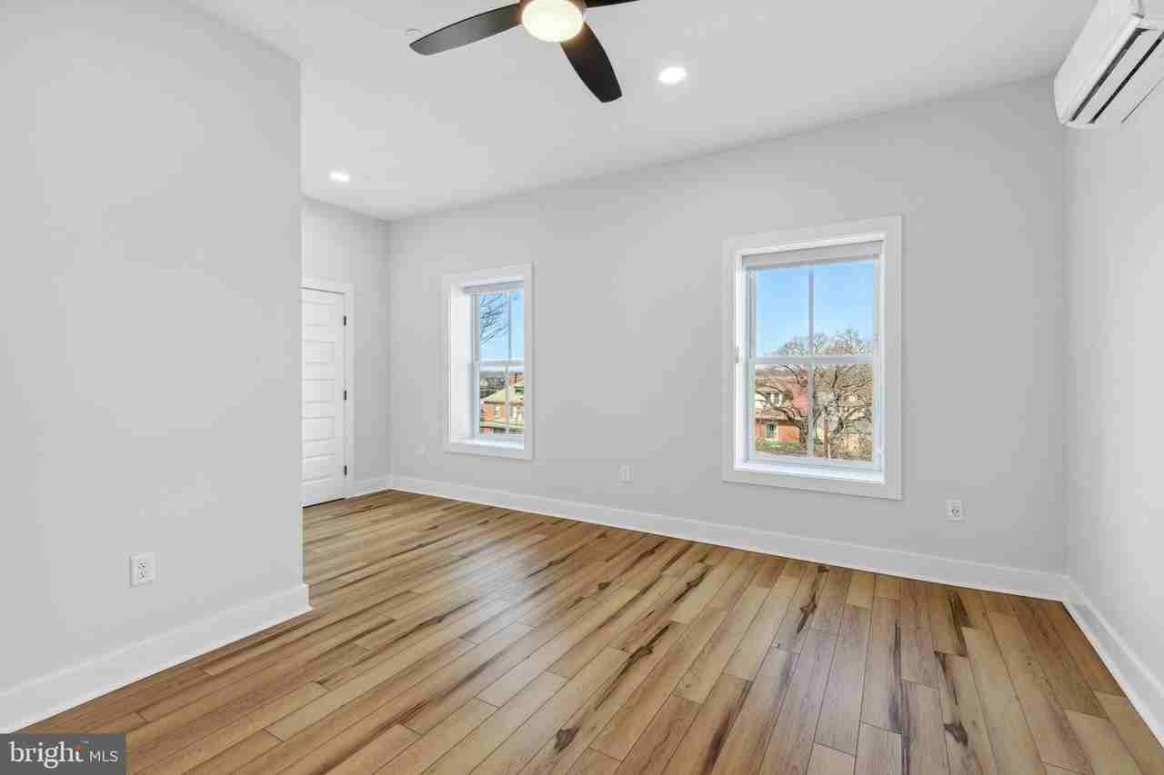 515 East Washington Street - Photo 4 of 17