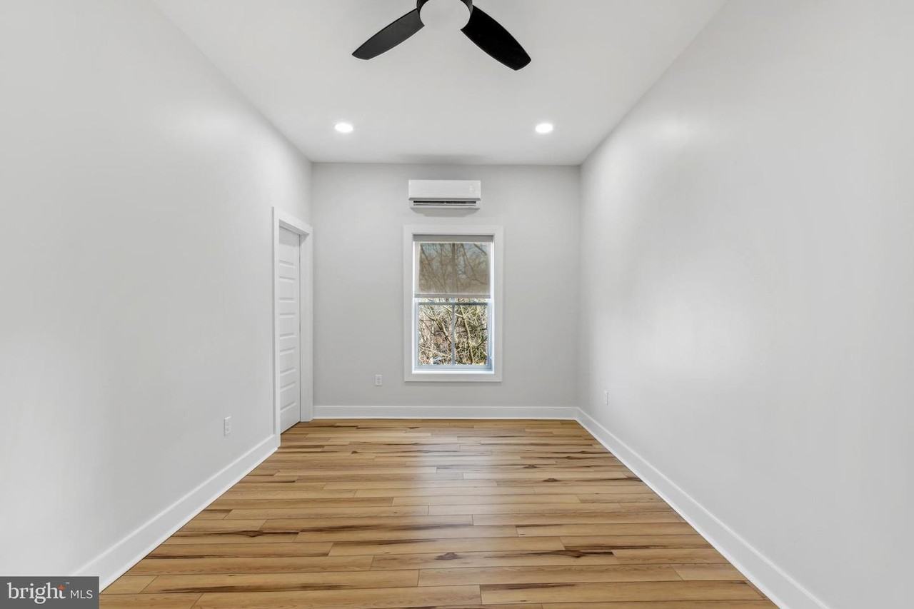 515 East Washington Street - Photo 5 of 17